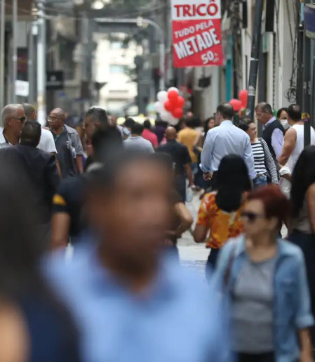 Abono salarial começa a ser pago para nascidos em março e abril