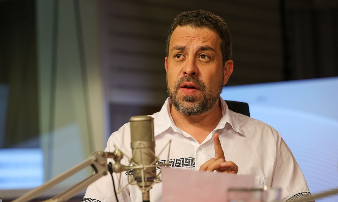 Boulos diz que fim da escala 6 por 1 é para agora