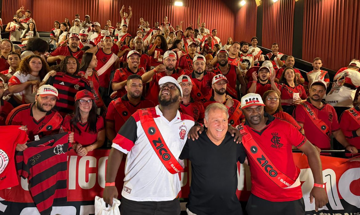 Estreia de documentário sobre Zico emociona público no Rio