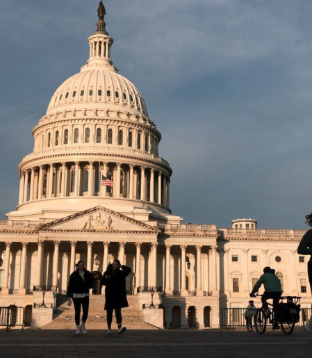 Prazo da guerra de Trump sem aval do Congresso termina 1º de maio