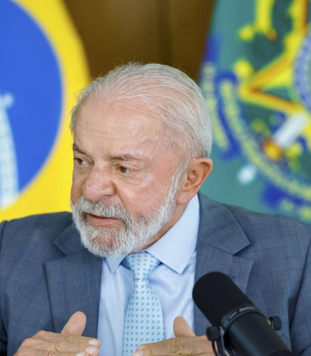 Lula afirma que mundo não dá direito a Trump ameaçar um país
