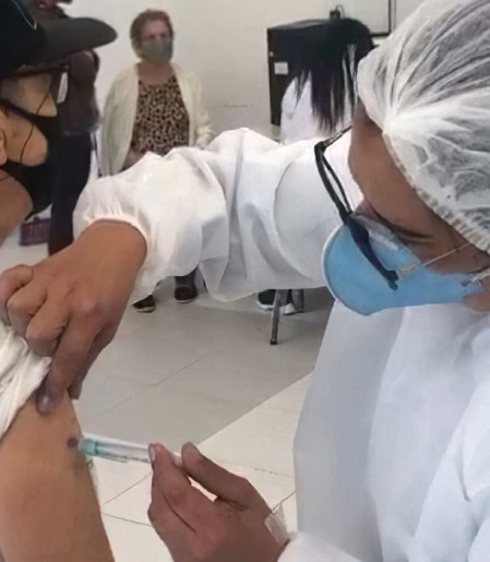 Saúde envia 2,2 milhões de doses da vacina de covid-19 aos estados