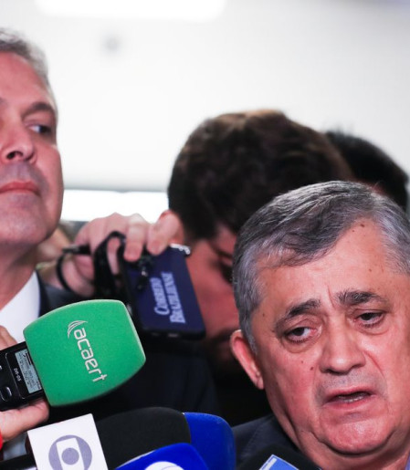 José Guimarães diz ser contra socorro do governo federal ao BRB  