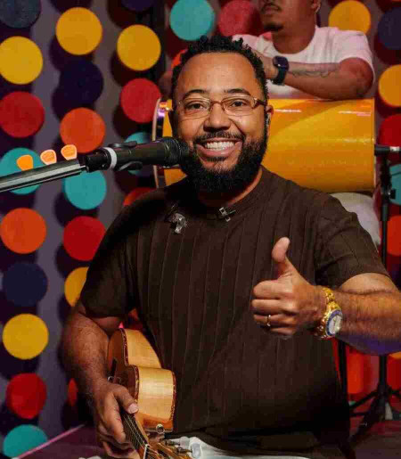 Cantor e compositor se apresenta na Feijoada de São Jorge