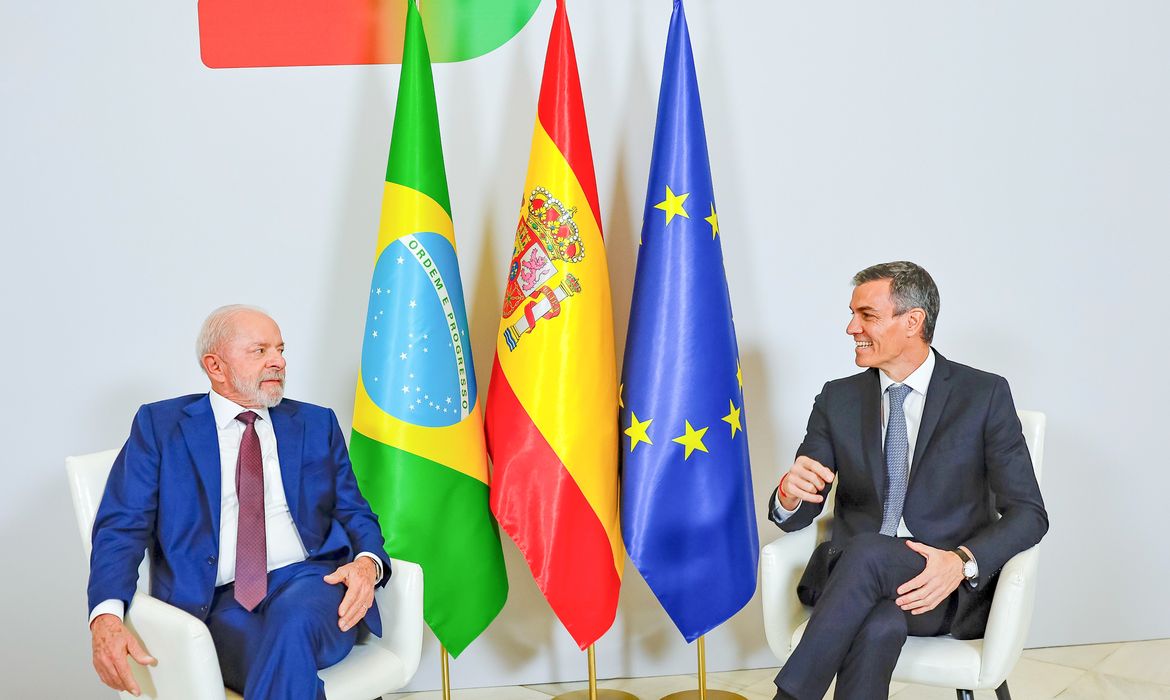 Brasil e Espanha assinam acordos sobre big techs e tecnologia digital