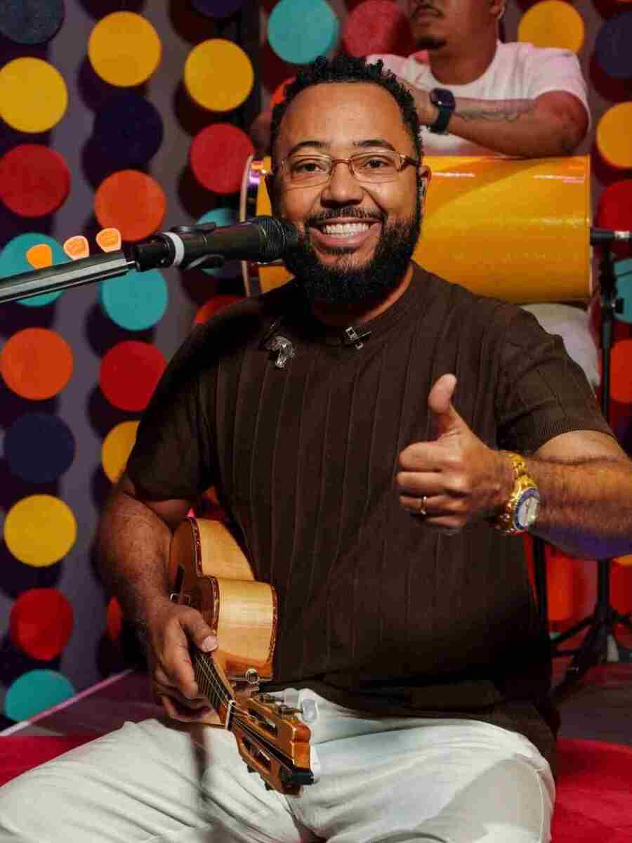 Cantor e compositor se apresenta na Feijoada de São Jorge