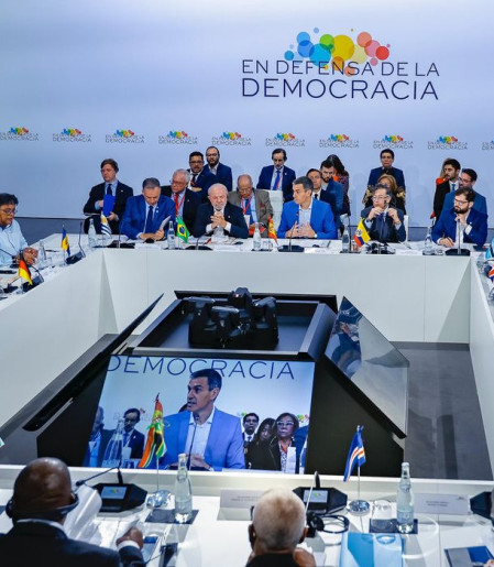 Pobres não podem pagar por irresponsabilidade das guerras, diz Lula