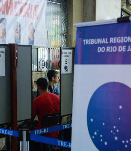 TRE-RJ faz plantão para regularizar situação de eleitores