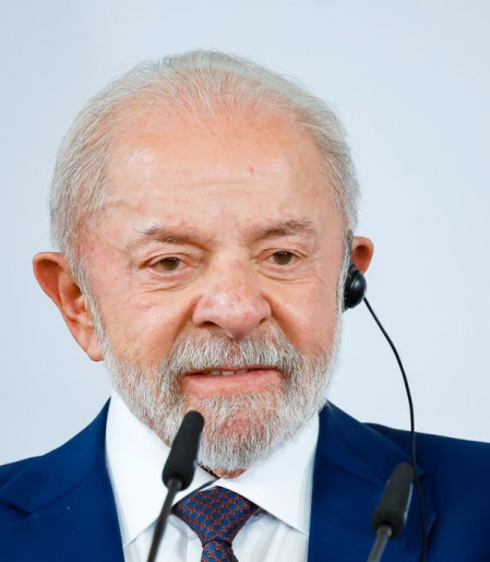 Lula chega à Alemanha para assinar parcerias comerciais e de inovação