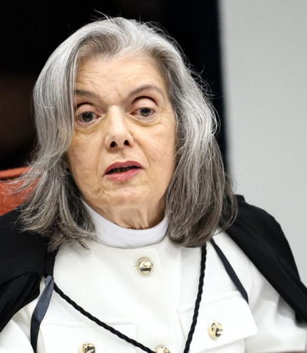 Carmen Lúcia vota para condenar Eduardo Bolsonaro por difamação