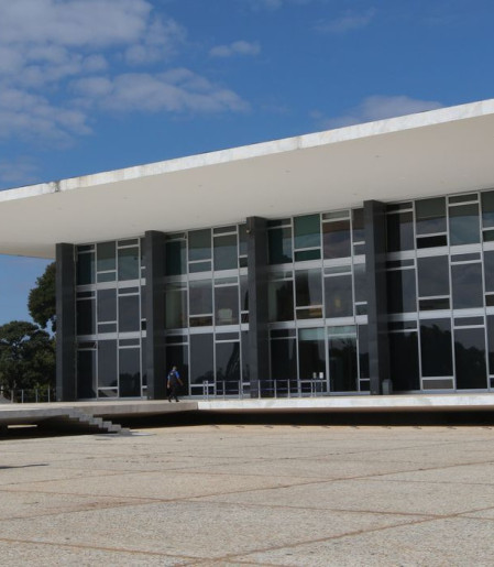 Defesa pede autorização do STF para que Bolsonaro possa operar ombro