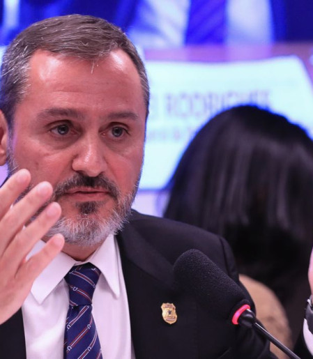 Polícia Federal retira credenciais de agente de imigração dos EUA