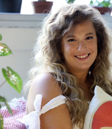 Cantora Alice Caymmi lança álbum em homenagem ao avô