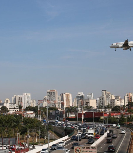Empresas aéreas terão linha de crédito para enfrentar alta de custos