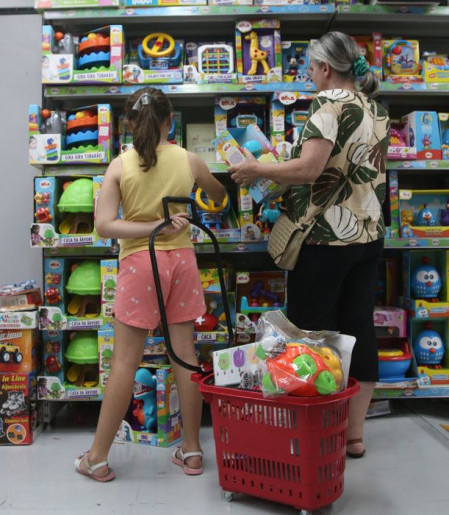 Confiança do Consumidor registra segunda alta consecutiva, diz FGV