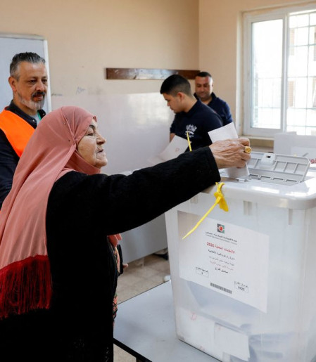 Palestinos vão às urnas em eleições municipais