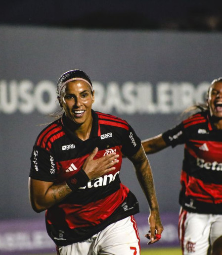 Flamengo derrota Vitória e fica perto de líderes no BR Feminino