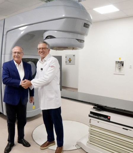 Governo entrega aceleradores lineares para radioterapia para 5 estados