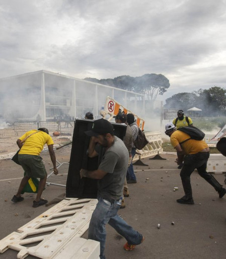 Moraes concede domiciliar a Fátima de Tubarão e mais 18 idosos do 8/01