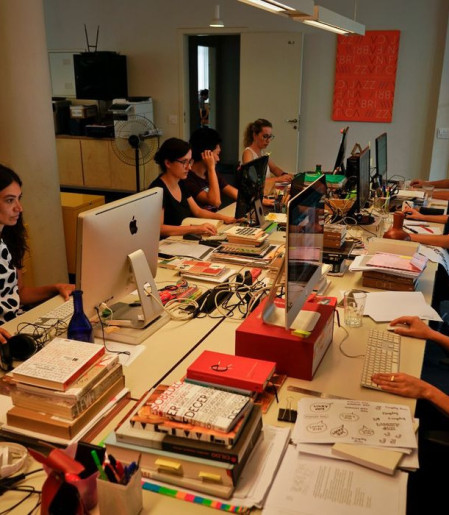 Emprego feminino aumenta 11%, mas desigualdade salarial persiste