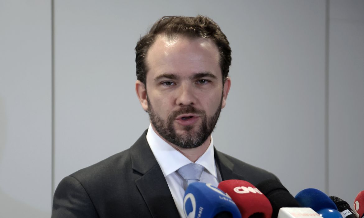 Novo Desenrola permitirá uso do FGTS para renegociação de dívidas