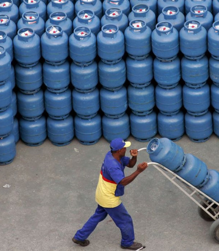 Governo libera R$ 330 milhões para segurar preço do gás de cozinha