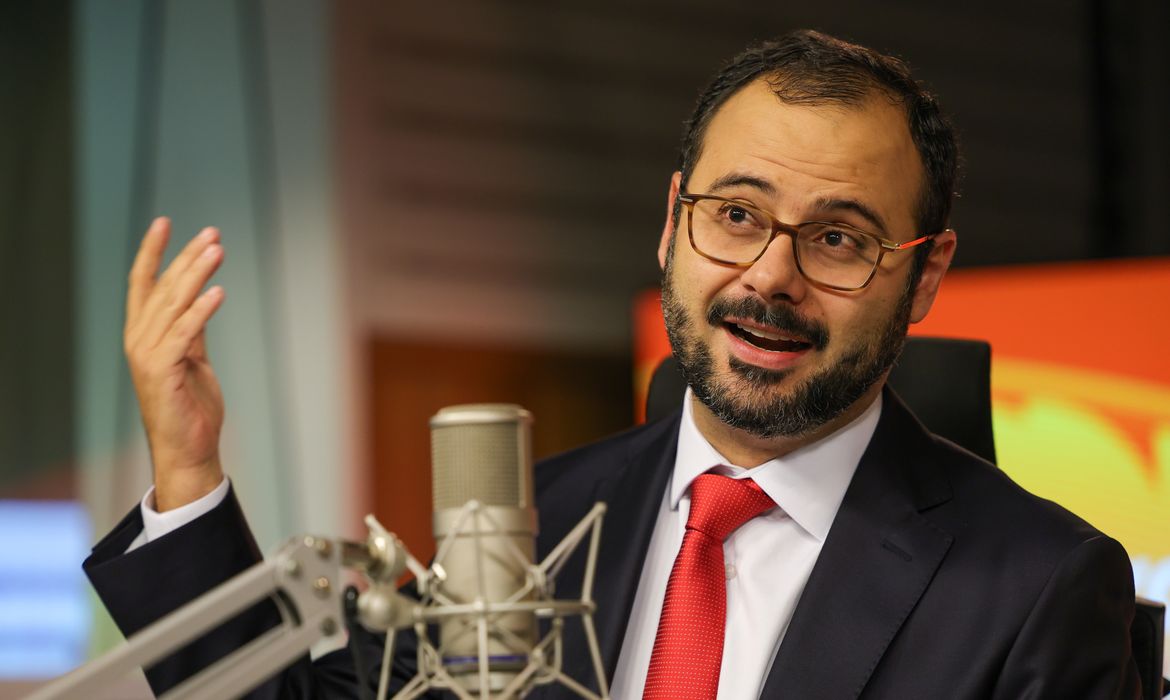 Redução da jornada vai favorecer o empreendodorismo, diz ministro