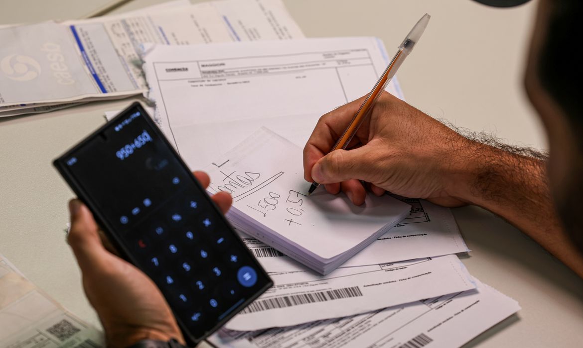 Com precatórios, governo tem maior déficit para meses de março