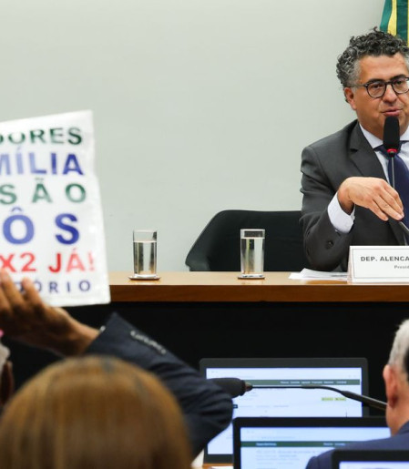 Câmara instala comissão para analisar PEC do fim da escala 6X1