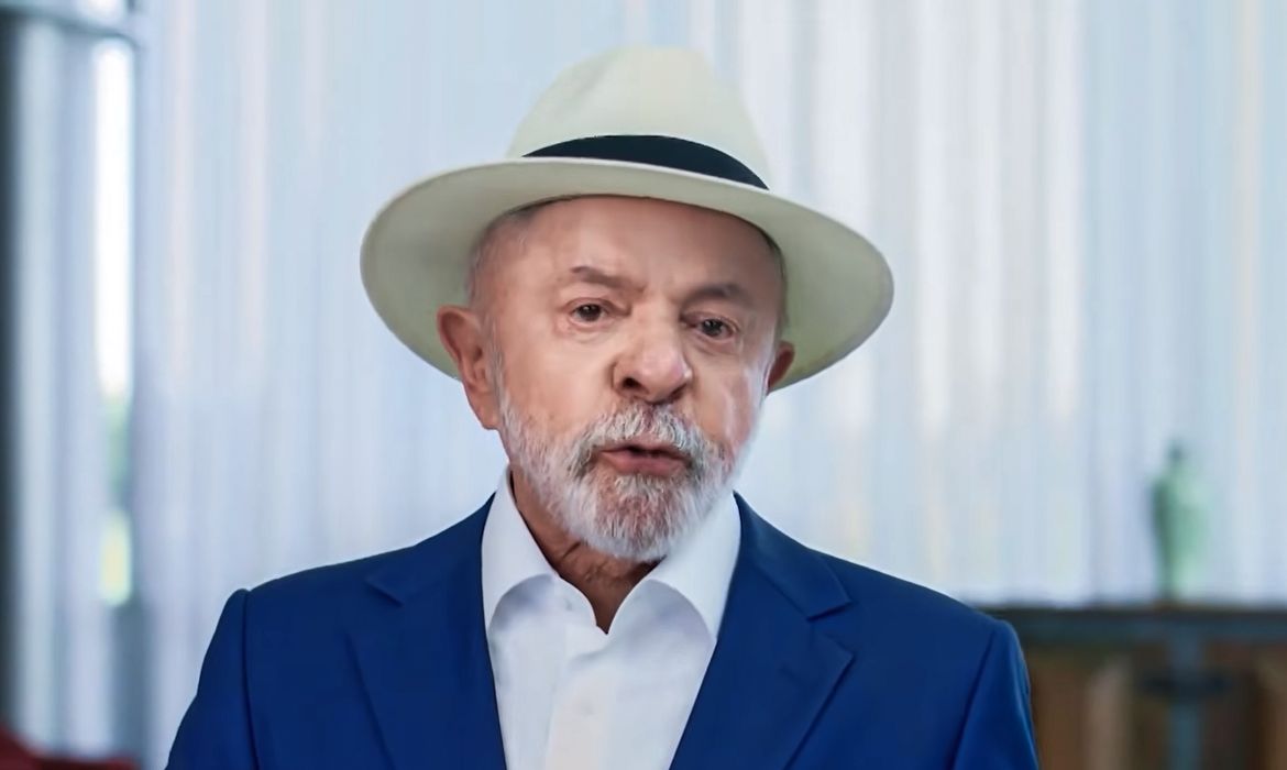 Lula defende fim da escala 6x1 como passo histórico para o país