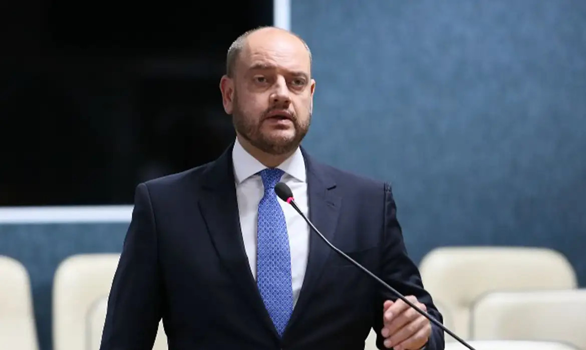 Governador em exercício do Rio troca comando de secretarias