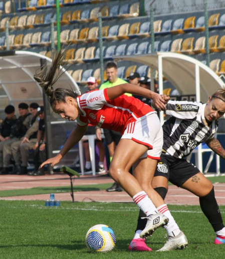 Melhor visitante, Inter enfrenta Santos pelo Brasileirão Feminino