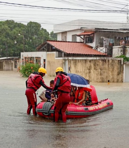 Tempestades em PE deixam quatro mortos e mais de mil desalojados 
