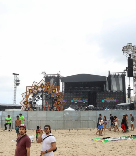 Bombeiros fazem última vistoria em estruturas para show de Shakira