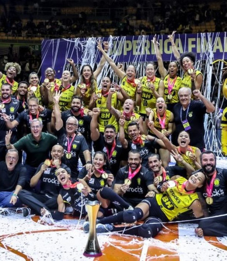 Praia Clube bate Minas e fatura título da Superliga Feminina de vôlei