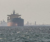 Irã nega passagem de navios dos EUA por Ormuz e petróleo dispara