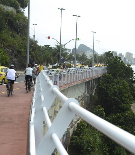 Prefeitura do Rio fecha Ciclovia Tim Maia após ondas de 2 metros
