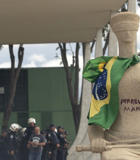 Moraes rejeita revisar pena de Débora do Batom, condenada pelo 8/1