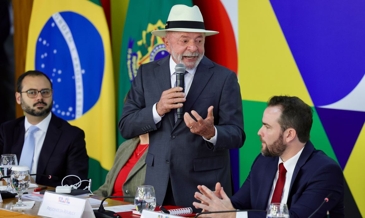 Lula: Desenrola Brasil ajudará população a "tirar corda do pescoço"