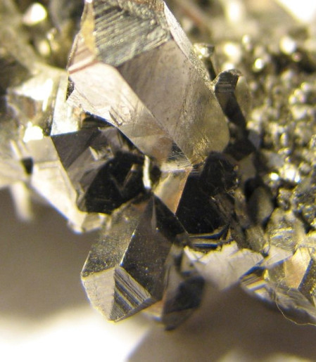 Brasil tem "vazio estratégico" em minerais críticos, diz especialista
