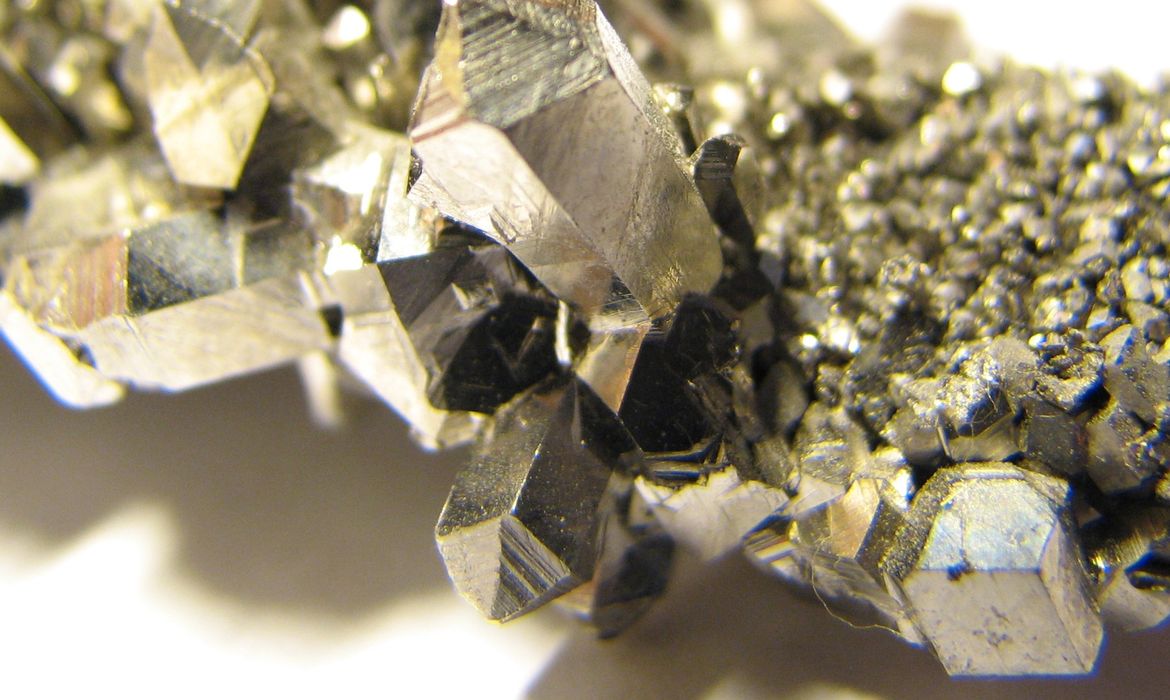 Brasil tem "vazio estratégico" em minerais críticos, diz especialista