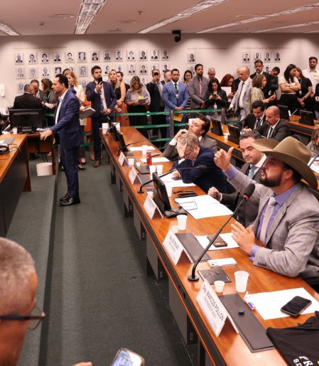 Conselho de Ética suspende três deputados por motim na Câmara