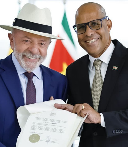 Lula recebe credenciais de sete novos embaixadores