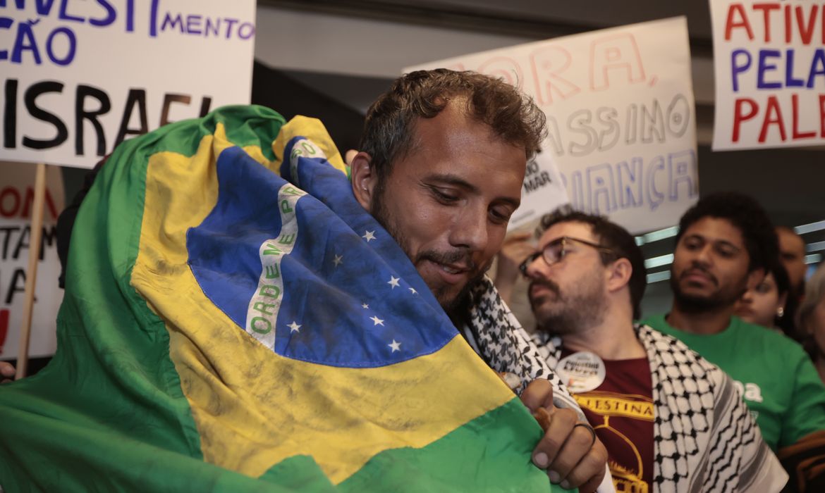 Morre mãe do ativista brasileiro Thiago Ávila, preso em Israel
