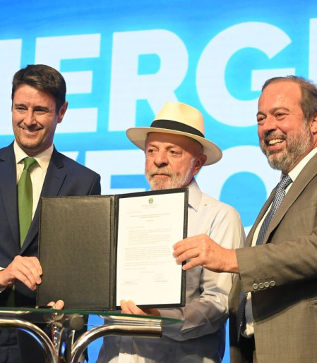 Governo renova contratos com distribuidoras de energia em 13 estados
