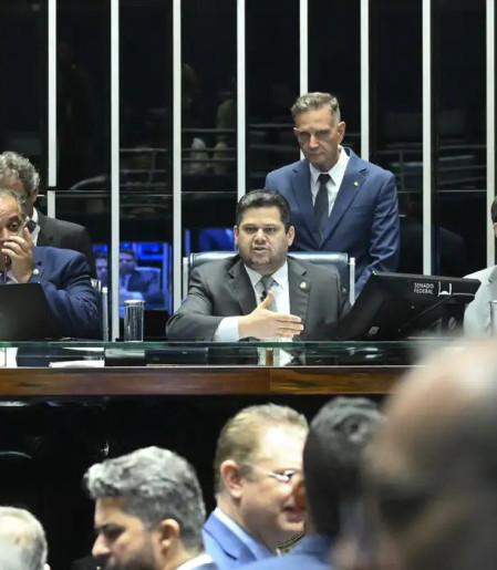 Dosimetria: Alcolumbre promulga lei que beneficia condenados pelo 8/1