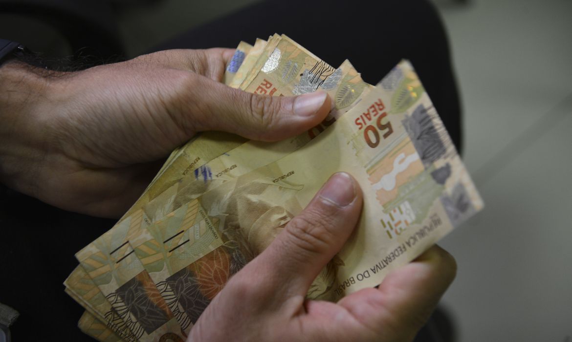 Poupança tem retirada líquida de R$ 476,4 milhões em abril