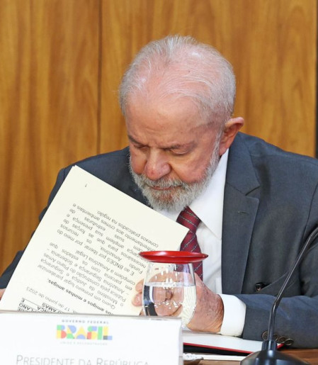 Lula veta lei que reconhece estágio como experiência profissional