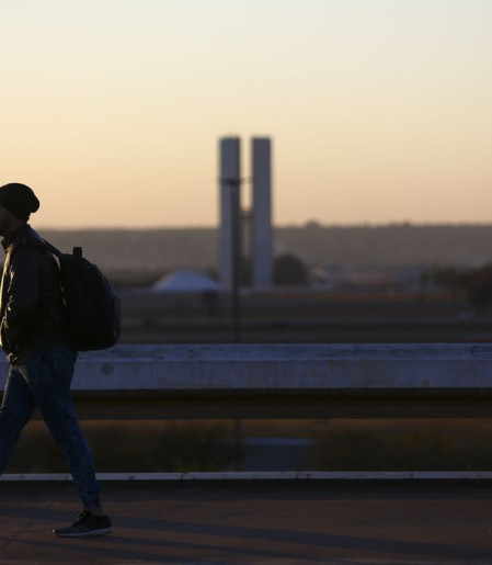 Clima seco e frio predomina no centro do país; veja previsão do tempo