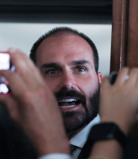 PGR pede ao Supremo condenação de Eduardo Bolsonaro por coação
